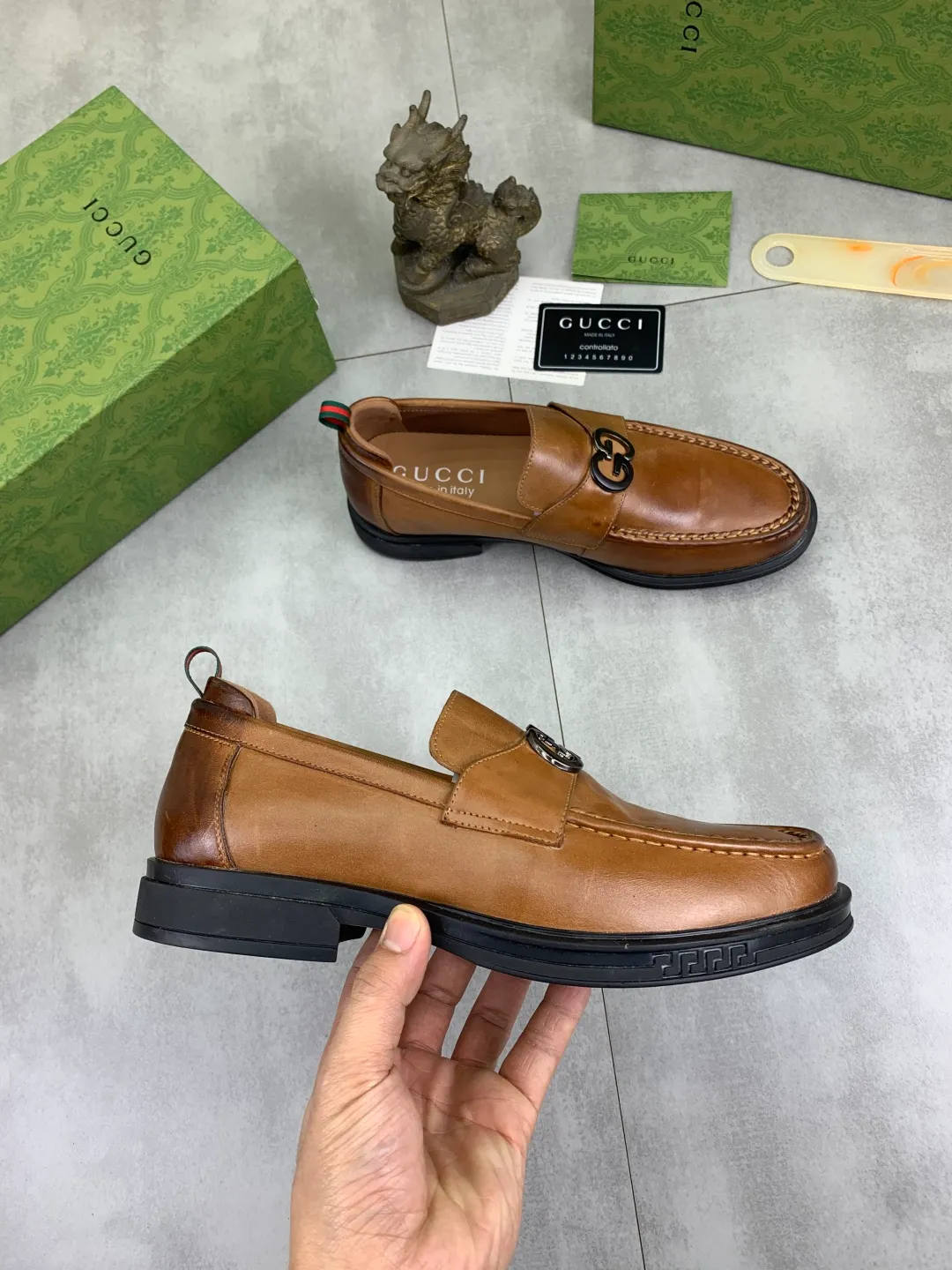 Men's shoes💰P500💰【New model, soft and comfortable Gucci classic business leather shoes hot selection (Gucci) official website latest Gucci business leather shoes, hot style 💥 simple and elegant style, exclusive for trendy men. Unique official website latest brand original double G embossed elements 👑 Gucci original decoration, fashionable and generous, the fabric is original calfskin ✅ Fully imported first-layer pigskin lining, the official website specifies wear-resistant, rubber business outsole, the classic model is taken in kind at the counter 🎬38-44 (customized at 45) black Brown optional